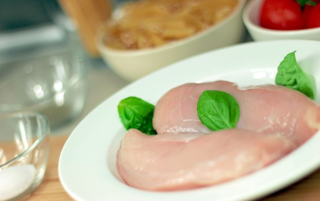 Будьте обережні з неякісними продуктами: як правильно вибрати куряче м'ясо