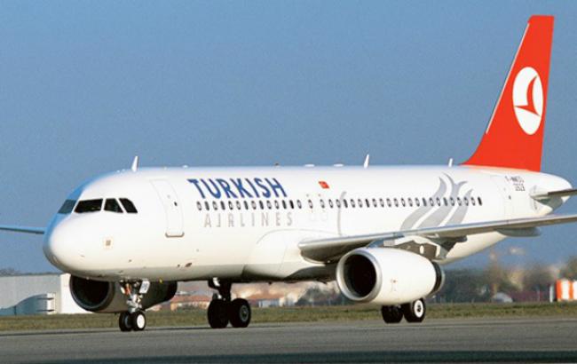 Самолет Turkish Airlines вернулся в Стамбул после сообщения о бомбе