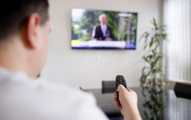 Украинцы назвали главные источники новостей: телевидение теряет позиции