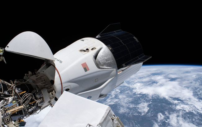 Корабель Crew Dragon з чотирма астронавтами повернувся на Землю