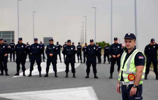 В Сербии полиция заблокировала дороги для препятствования митинга националистов