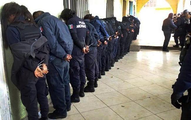 У мексиканському Окампо допитують усіх поліцейських у справі щодо вбивства кандидати у мери