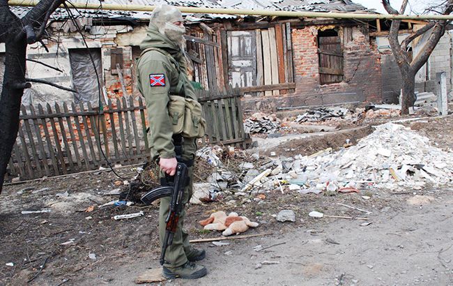 Боевики на Донбассе обстреляли дома мирных жителей