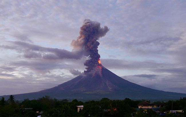 На Филиппинах из-за извержения вулкана эвакуировали 40 тыс. человек