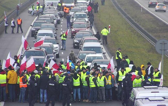 В Польше фермеры блокируют международную трассу