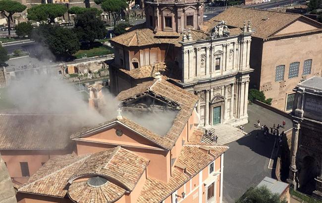 В центре Рима обрушилась крыша церкви