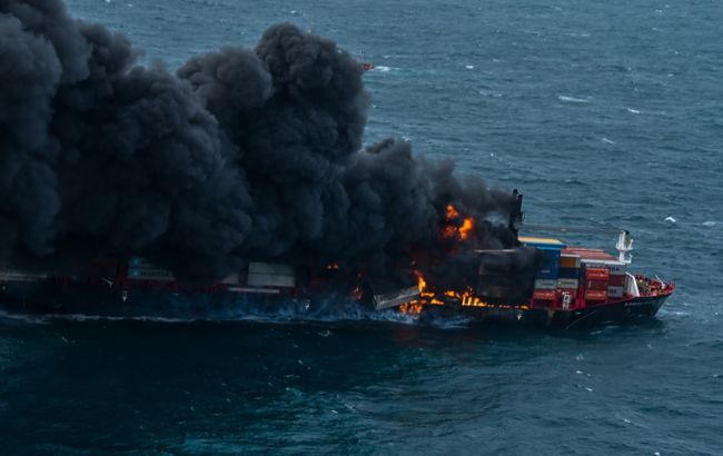 У берегов Шри-Ланки произошел взрыв на контейнеровозе, пострадали два члена экипажа