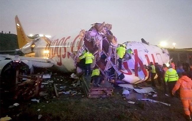 Количество пострадавших во время крушения самолета в Стамбуле увеличилось