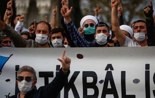 У Туреччині влаштували протести через слова Макрона про іслам