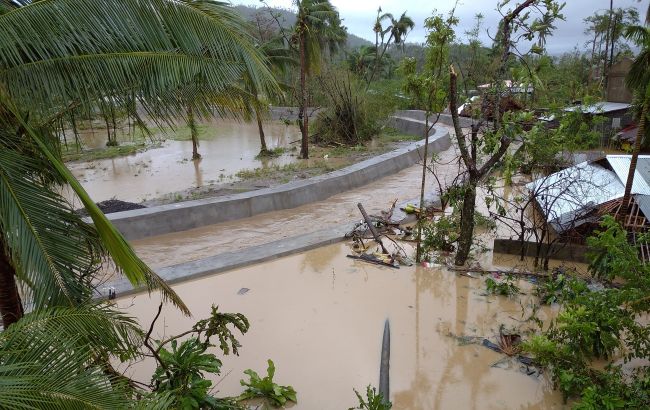 На Филиппинах из-за тайфуна погибли около 10 человек