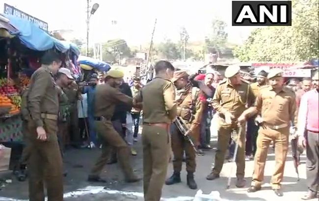 Число постраждалих при вибуху на автобусній зупинці в Індії зросло