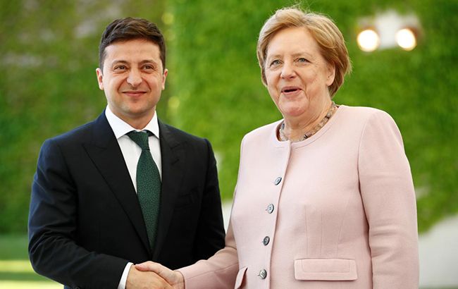 Зеленский обсудил с Меркель саммит "нормандской четверки"