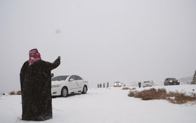 В Саудовской Аравии выпал снег. Непогода продержится несколько дней