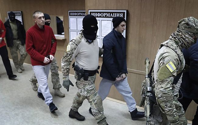 Московский суд оставил под арестом еще 4 военнопленных моряков