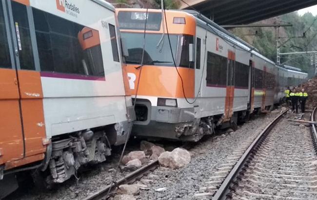 В Испании поезд сошел с рельсов, есть погибший и раненые