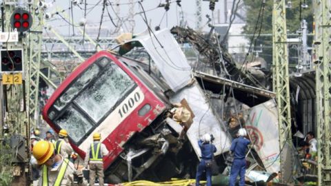 В Японии в ДТП поезда с грузовиком пострадали 35 человек