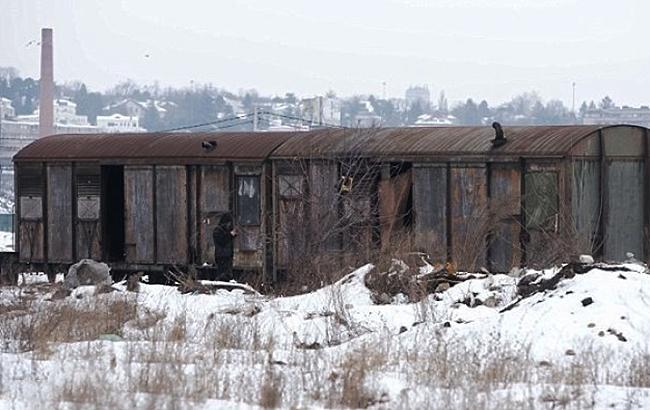 Под Одессой люди вынуждены годами жить в прогнивших вагонах