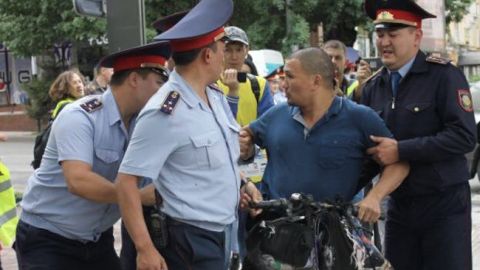 У Казахстані в ході протестів затримали понад 250 осіб