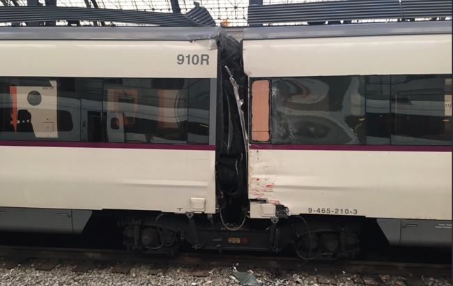 Кількість постраждалих в результаті зіткнення електрички в Барселоні зросла до 54 осіб