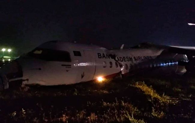 В Мьянме при посадке потерпел аварию самолет