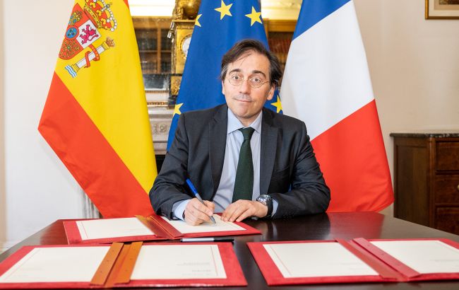 Іспанія вишле близько 25 російських дипломатів