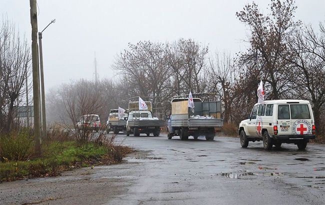 Червоний Хрест направив на Донбас 11 вантажівок гуманітарної допомоги
