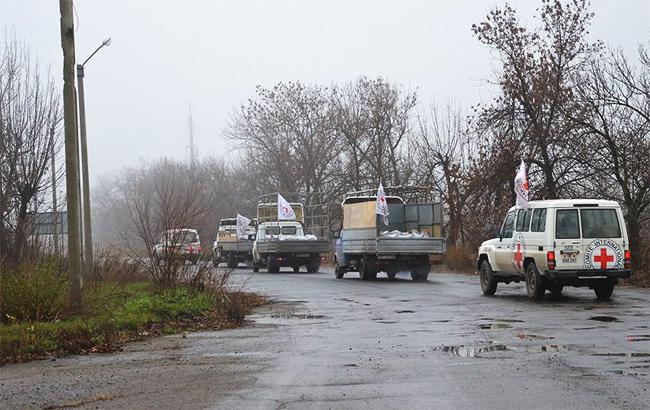 Красный Крест направил 14 грузовиков с гумпомощью для оккупированного Донбасса