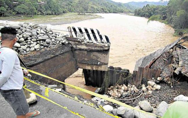 На Філіппінах евакуювали понад 40 тисяч людей через циклон "Санба"