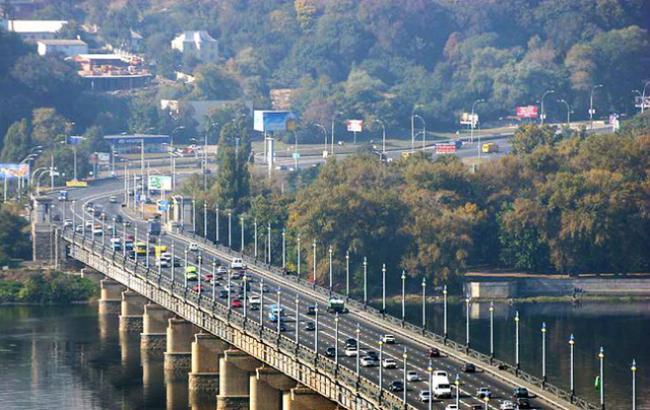 В Киеве на месяц частично ограничат движение на мосту Патона