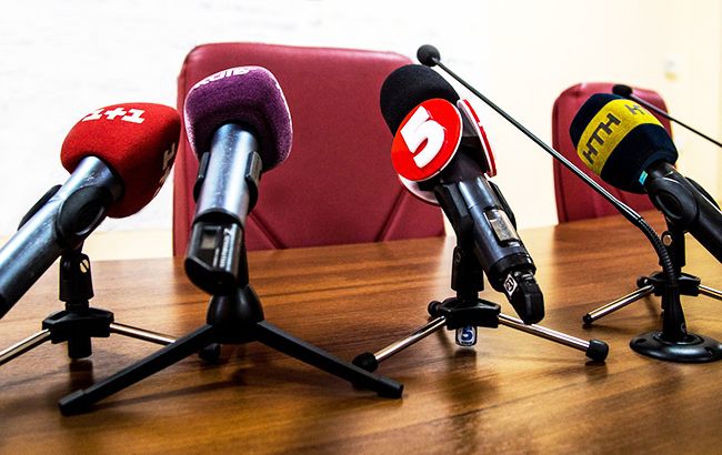 Українці назвали частоту перегляду новин в Інтернеті та ТБ