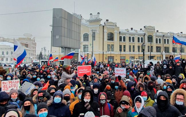 "Льодове побоїще" на Уралі і жорсткі затримання по всій країні: Росія вийшла на протести