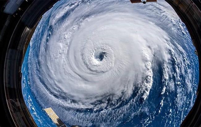 Ураган "Флоренс" достиг побережья США, без света остались 80 тысяч человек