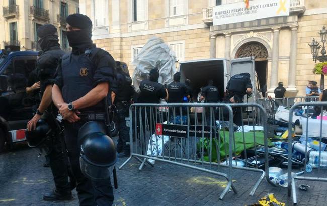 У Барселоні поліція знесла наметове містечко прихильників незалежності Каталонії