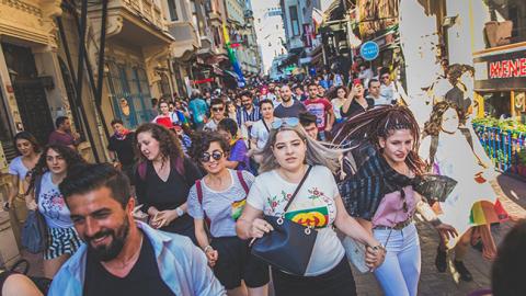 У Туреччині гумовими кулями розігнали ЛГБТ-прайд