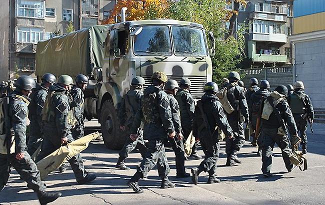В Киеве грузовик с нацгвардейцами попал в ДТП (фото)