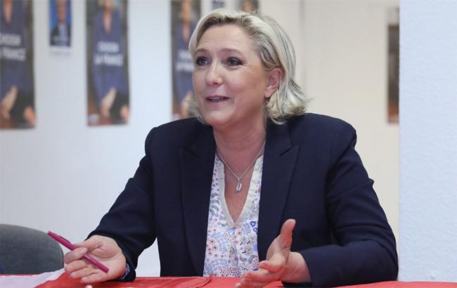 Марин Ле Пен лишили депутатской неприкосновенности