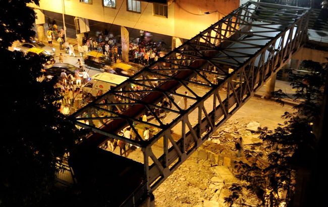 В Індії обвалився пішохідний міст