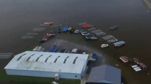 В США прорвали две дамбы: эвакуировали 10 тыс. человек