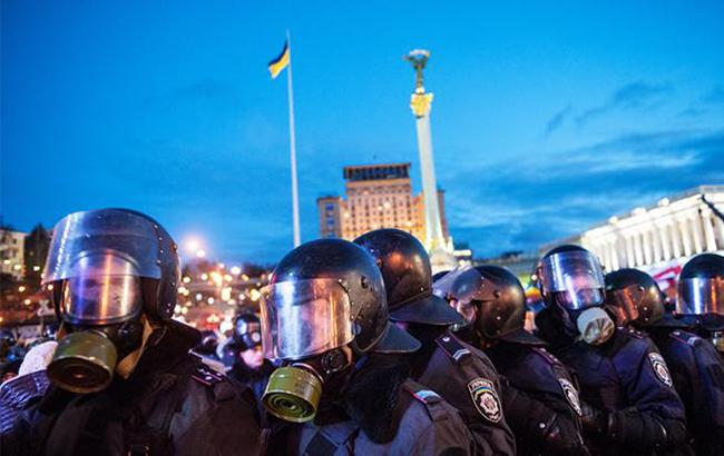 В центре Киева из зданий достают пули времен расстрелов на Майдане