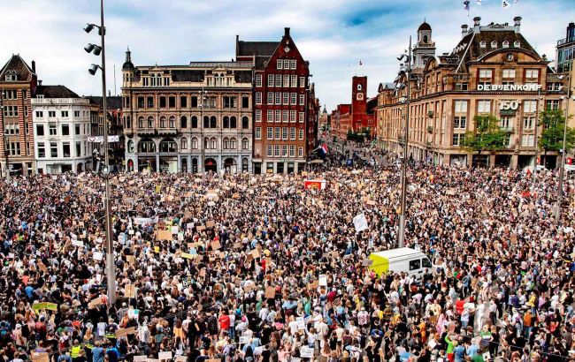 В Амстердамі тисячі людей вийшли на вулиці на підтримку протестів в США