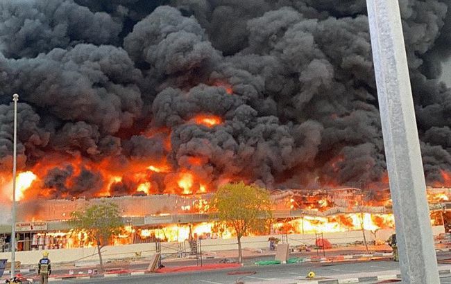 В ОАЕ масштабна пожежа на одному з ринків, евакуювали найближчу лікарню