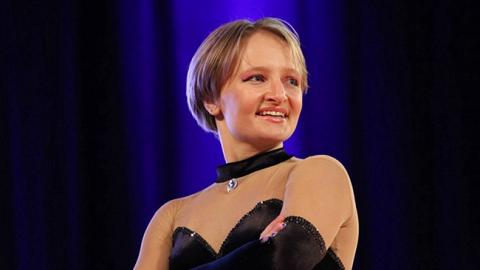 "Воры и палачи": во Франции возле особняка дочери Путина устроили пикет (видео)