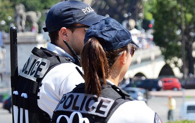 Поліція виявила вибухівку "мати сатани" в ході спецоперації у передмісті Парижа