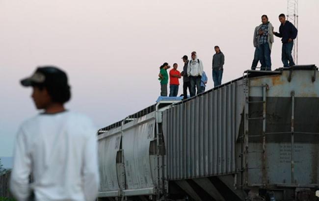 Около 200 мигрантов застряли на границе Мексики и США