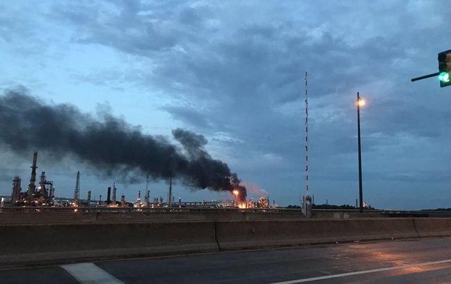 У США на нафтопереробному заводі стався потужний вибух