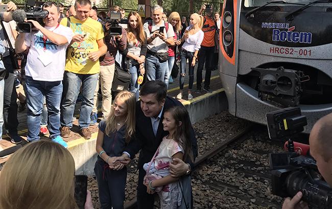 Команда Саакашвили намерена обратиться к правоохранителям из-за блокирования поезда с политиком