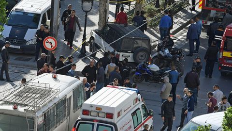 В Тунисе произошли два взрыва, число пострадавших приближается к 10