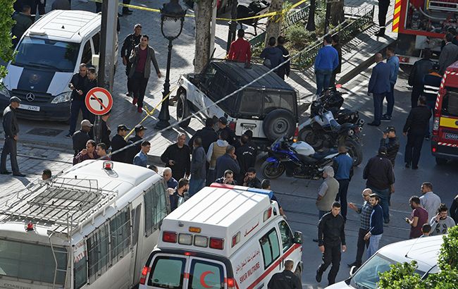 В Тунисе произошли два взрыва, число пострадавших приближается к 10