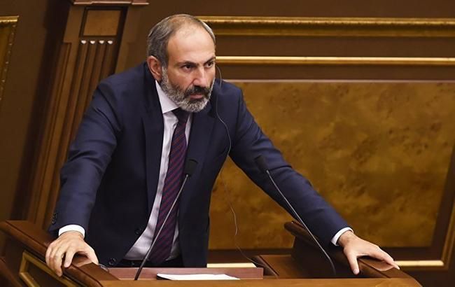 Прем'єр Вірменії поздоровив Зеленського українською