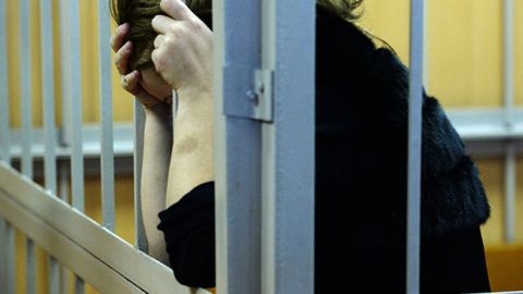 Горе-мати заморила дітей голодом у Києві: скоро вийде на свободу